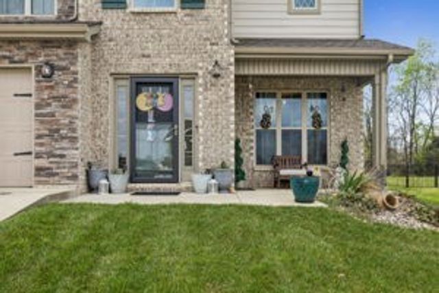 369 Frontier Dr, Clarksville, TN 37043