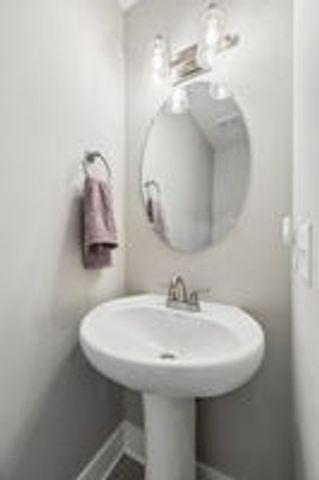 369 Frontier Dr, Clarksville, TN 37043