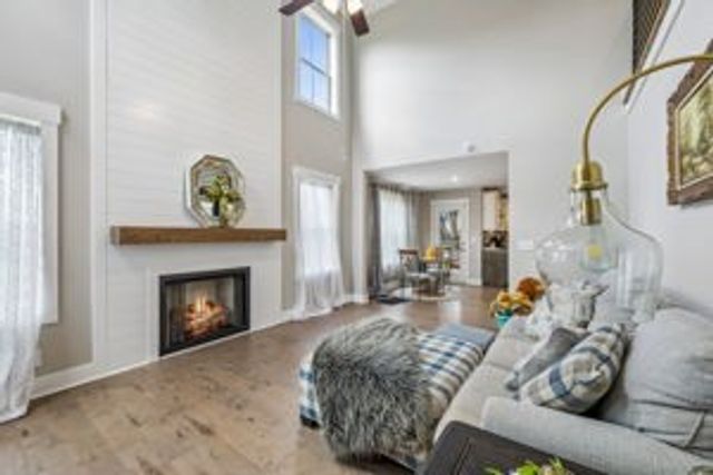 369 Frontier Dr, Clarksville, TN 37043