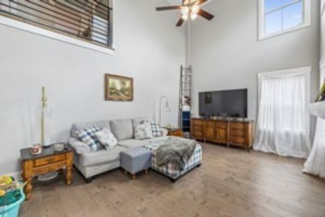 369 Frontier Dr, Clarksville, TN 37043