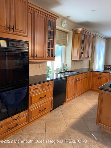 9 Inverness Court, C0320, Holmdel, NJ 07733
