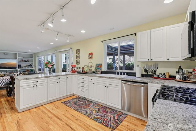 20728 SE 119th Street, Issaquah, WA 98027