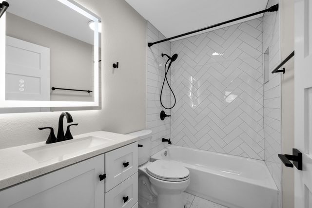 810 Summit Dr SW, Minot, ND 58701