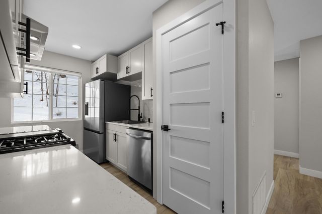 810 Summit Dr SW, Minot, ND 58701