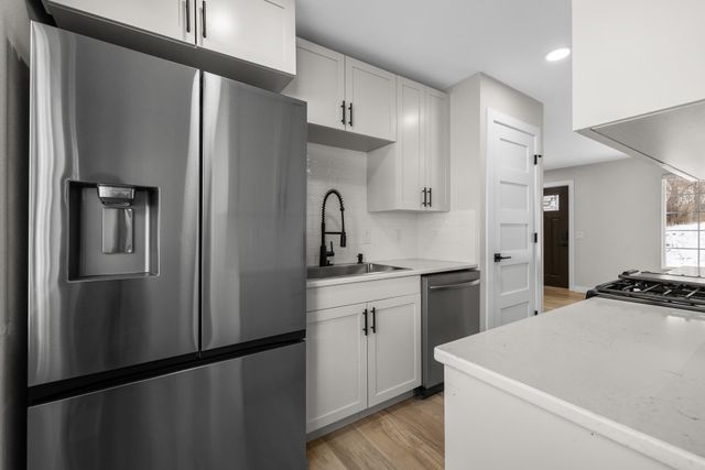 810 Summit Dr SW, Minot, ND 58701