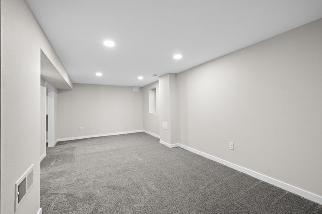 810 Summit Dr SW, Minot, ND 58701