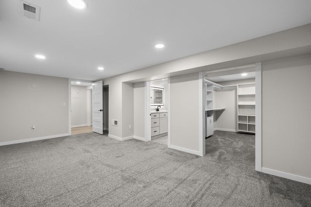 810 Summit Dr SW, Minot, ND 58701