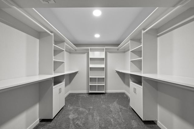 810 Summit Dr SW, Minot, ND 58701