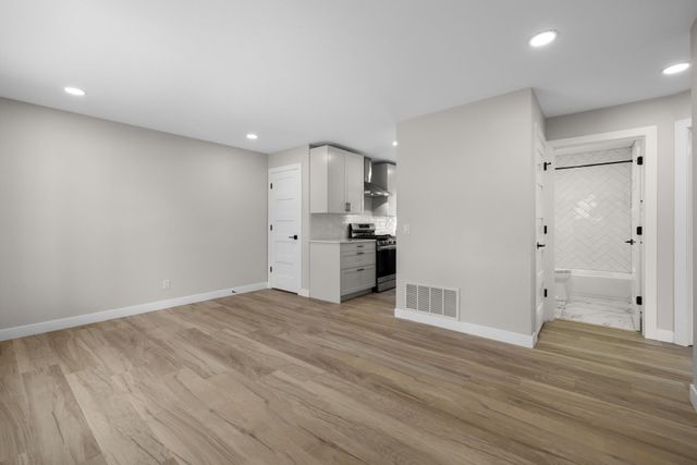 810 Summit Dr SW, Minot, ND 58701