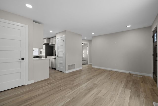 810 Summit Dr SW, Minot, ND 58701