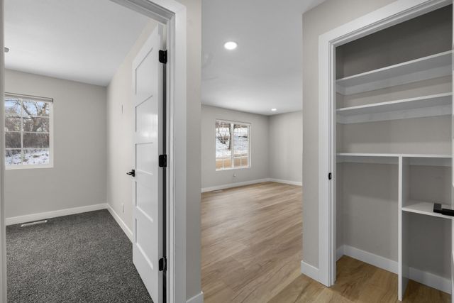 810 Summit Dr SW, Minot, ND 58701