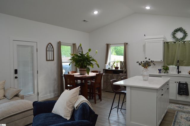 126 Woodshire Drive, Boiling Springs, SC 29316