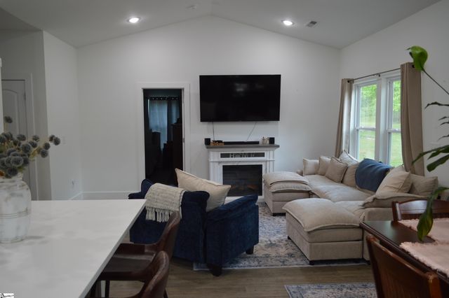 126 Woodshire Drive, Boiling Springs, SC 29316