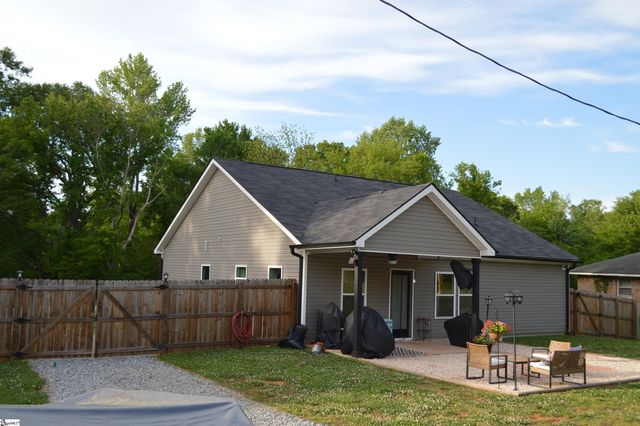 126 Woodshire Drive, Boiling Springs, SC 29316