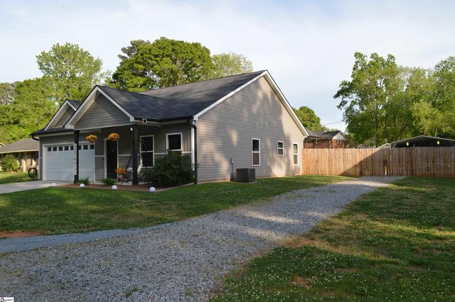 126 Woodshire Drive, Boiling Springs, SC 29316