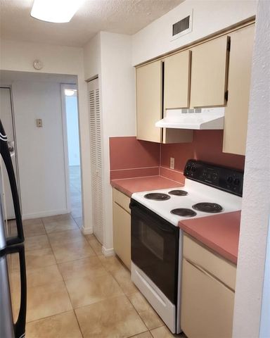 7526 NEEDLE LEAF PLACE 24, Tampa, FL 33617