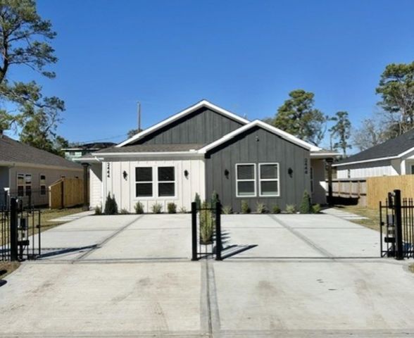 2444 Carmel Street A, Houston, TX 77091