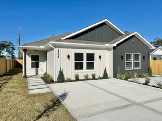 2444 Carmel Street A, Houston, TX 77091