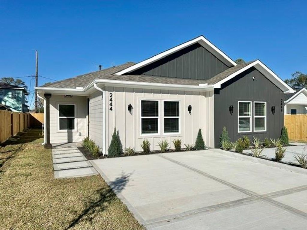 2444 Carmel Street A, Houston, TX 77091