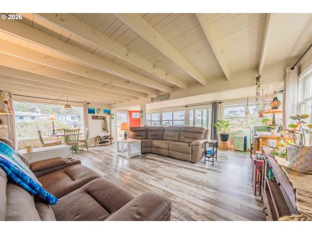 1170 Nw 8TH Ct, Lincoln City, OR 97367