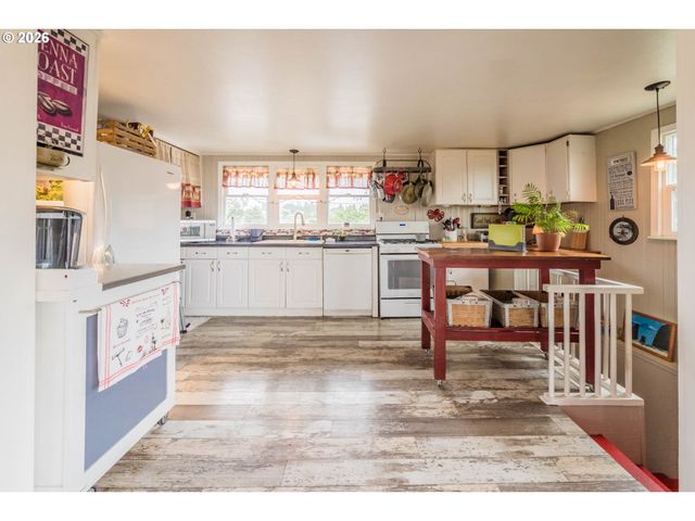 1170 Nw 8TH Ct, Lincoln City, OR 97367