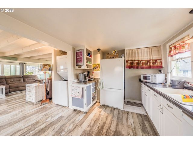 1170 Nw 8TH Ct, Lincoln City, OR 97367