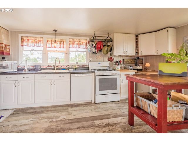 1170 Nw 8TH Ct, Lincoln City, OR 97367
