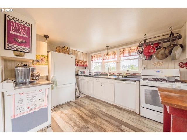 1170 Nw 8TH Ct, Lincoln City, OR 97367