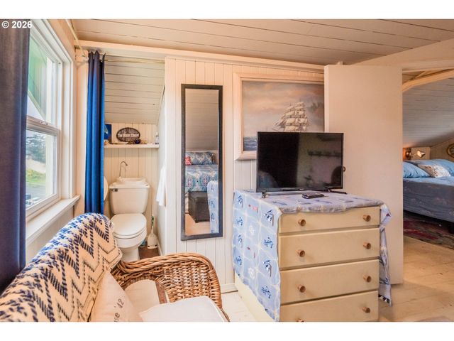 1170 Nw 8TH Ct, Lincoln City, OR 97367