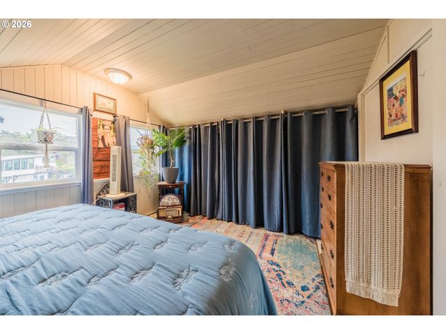 1170 Nw 8TH Ct, Lincoln City, OR 97367