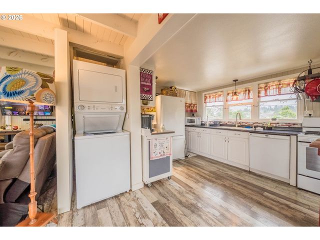 1170 Nw 8TH Ct, Lincoln City, OR 97367