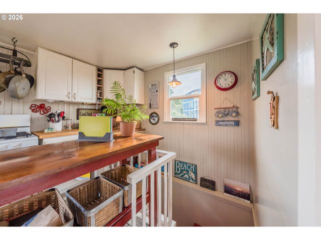 1170 Nw 8TH Ct, Lincoln City, OR 97367