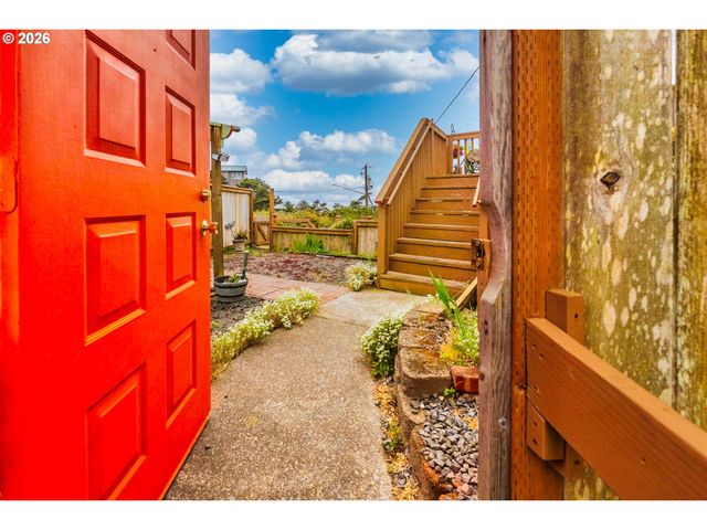 1170 Nw 8TH Ct, Lincoln City, OR 97367