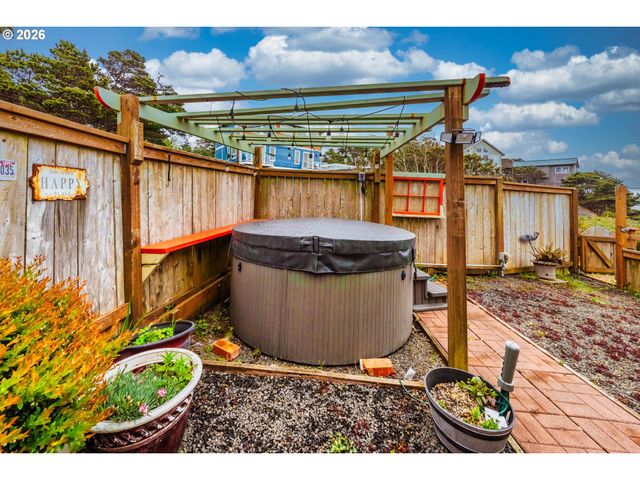 1170 Nw 8TH Ct, Lincoln City, OR 97367