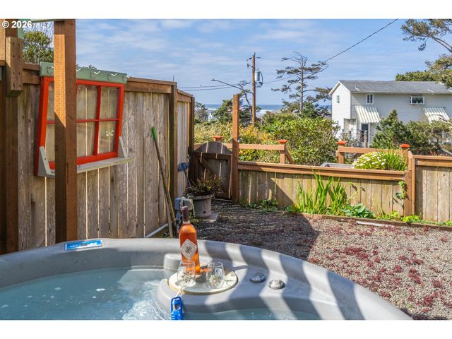 1170 Nw 8TH Ct, Lincoln City, OR 97367