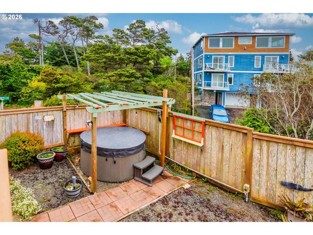1170 Nw 8TH Ct, Lincoln City, OR 97367