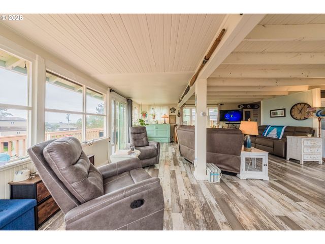 1170 Nw 8TH Ct, Lincoln City, OR 97367