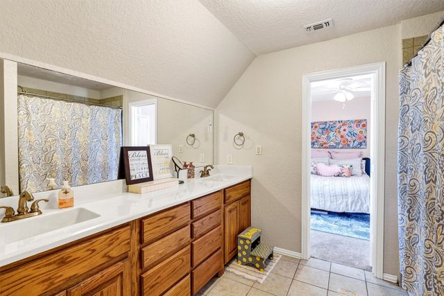 4014 Angelina Court N, De Cordova, TX 76049