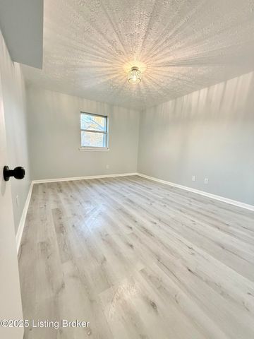 3504 Lodge Ln 330, Louisville, KY 40218