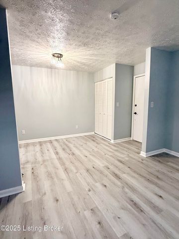 3504 Lodge Ln 330, Louisville, KY 40218