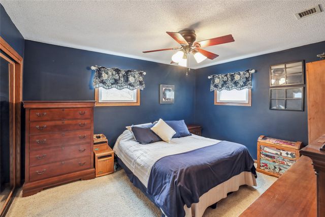 16615 320th Way, Earlham, IA 50072