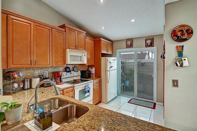 49 PINE ISLAND CIRCLE, Kissimmee, FL 34743