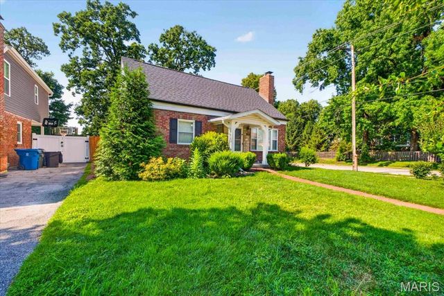 900 Dwyer Avenue, Kirkwood, MO 63122