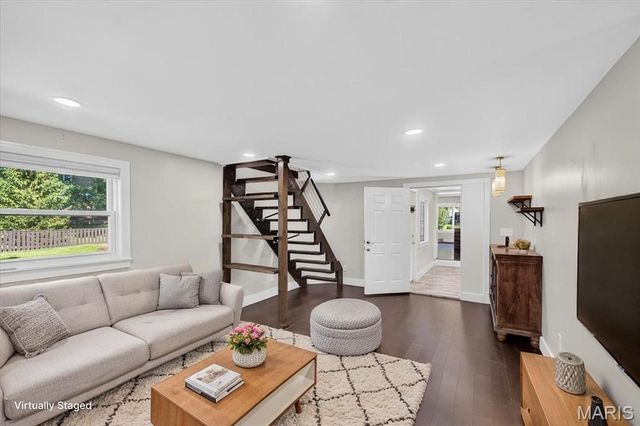 900 Dwyer Avenue, Kirkwood, MO 63122