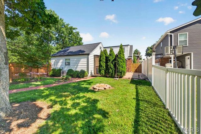 900 Dwyer Avenue, Kirkwood, MO 63122