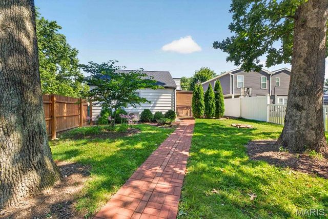 900 Dwyer Avenue, Kirkwood, MO 63122