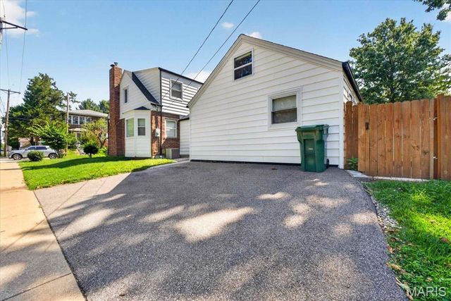 900 Dwyer Avenue, Kirkwood, MO 63122