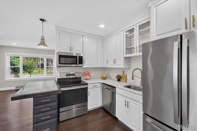 900 Dwyer Avenue, Kirkwood, MO 63122