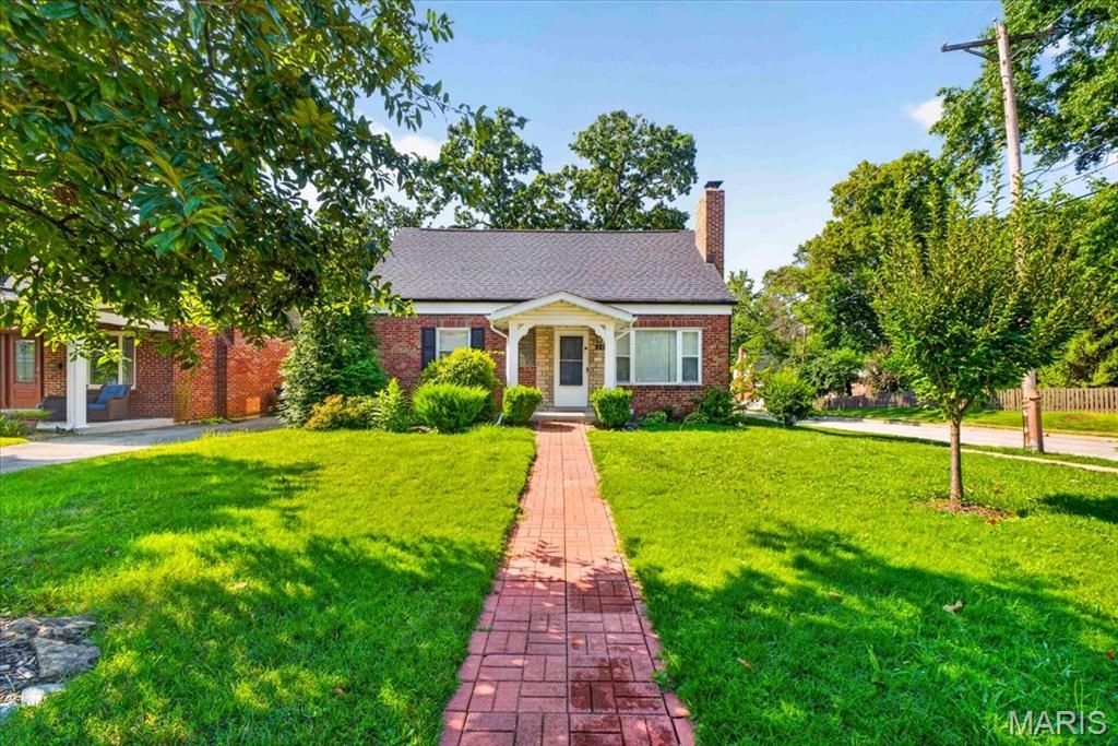 900 Dwyer Avenue, Kirkwood, MO 63122