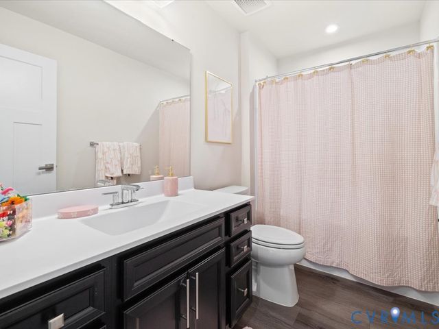 2006 Enon Station Dr, Chester, VA 23836
